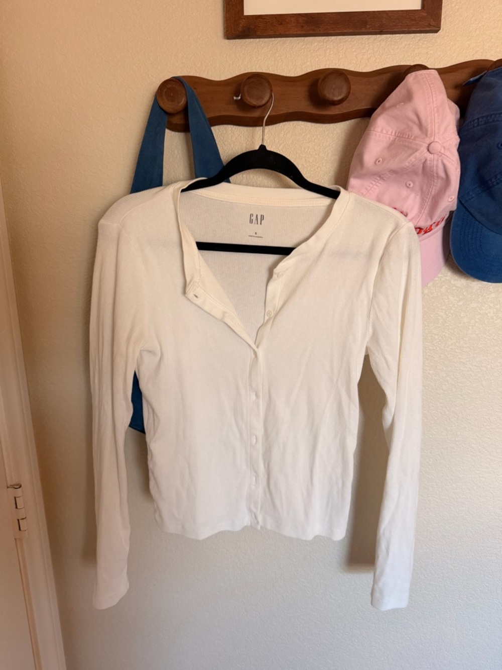 GAP White Long-Sleeve Button Down Knit Top